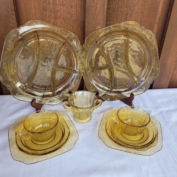 1930s Depression Glass Dinnerware Set Federal Madrid Golden Glow Amber Yellow - Picture 1 of 10